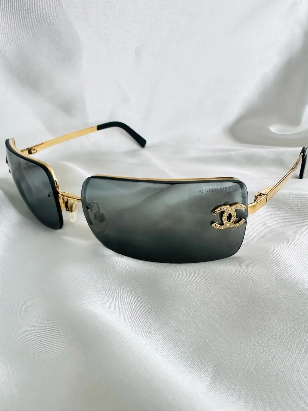 Rare 𝑪𝑯𝑨𝑵𝑬𝑳 Gold-Tone Frame Grey Mirror Sunglasses with CC Crystal #145